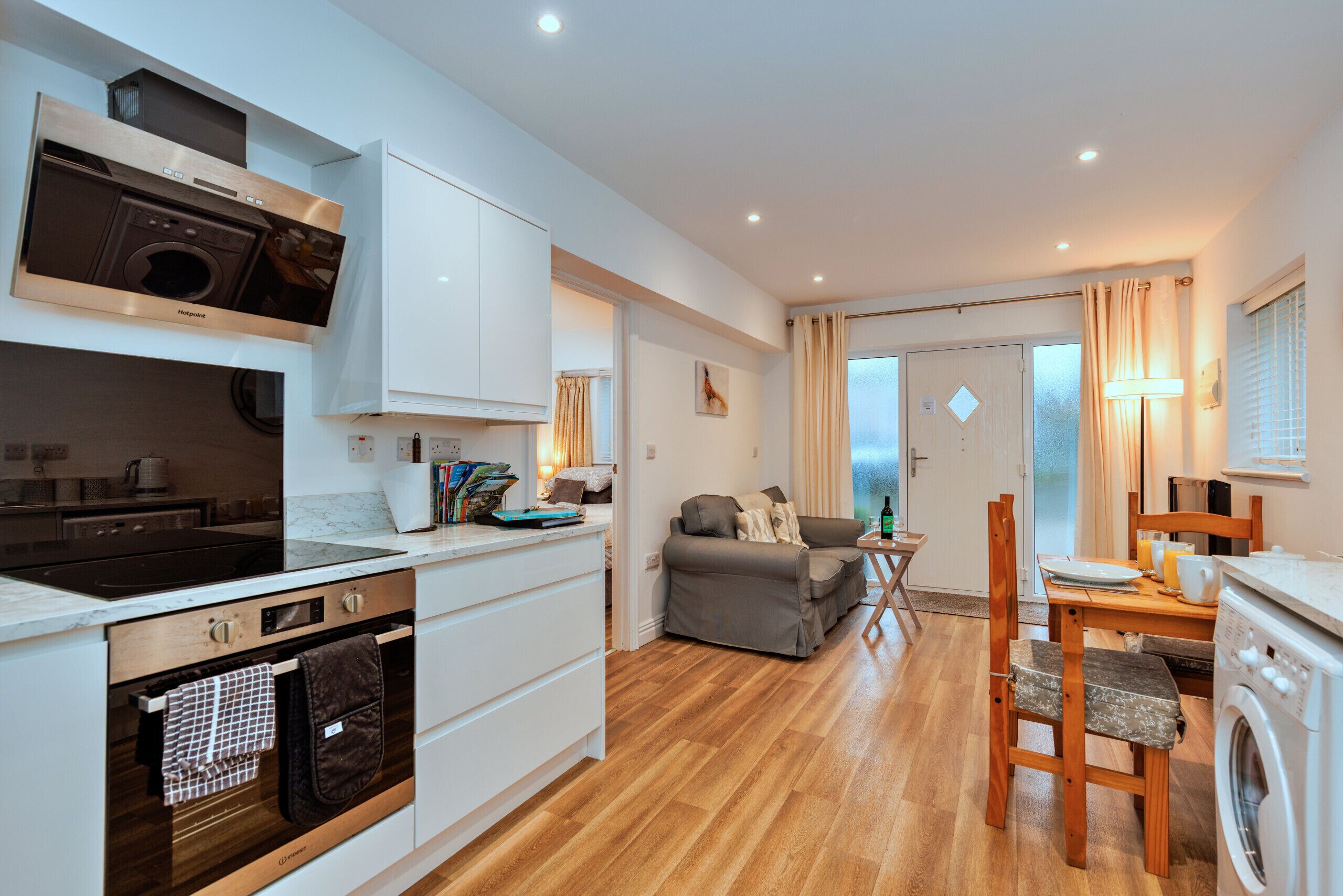 Réfrigérateur, micro-ondes, four, lave-vaisselle