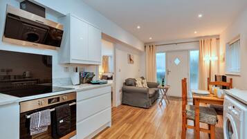 Réfrigérateur, micro-ondes, four, lave-vaisselle