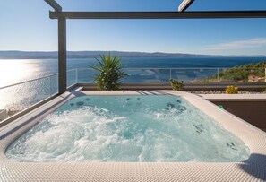 Outdoor spa tub - Luxurious 5-Bedroom Villa "Million Dreams" with Infinity Pool, Spa zone, Hot-tub, Spectacular Sea Views (Celina)