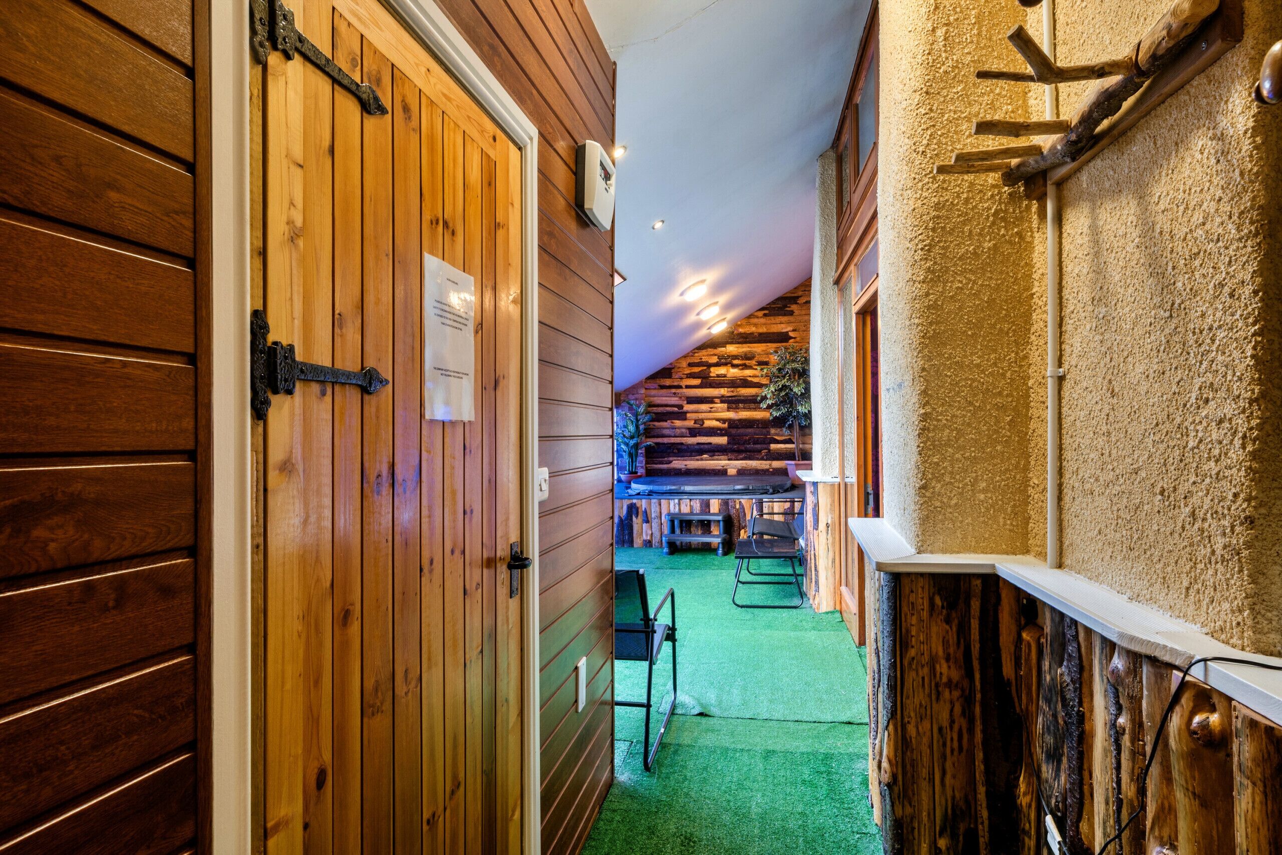  المنشأة من الداخل