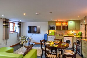 Coffee/tea maker, fridge, microwave, oven - Lime Cottage, Great Houndbeare Farm (Aylesbeare)