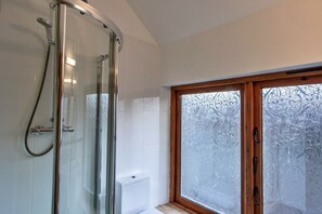 Douche, serviettes fournies