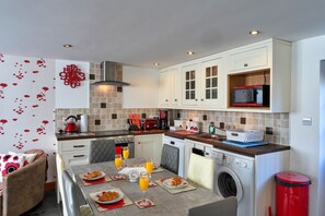 Dining - Poppy Cottage, Great Houndbeare Farm (Aylesbeare)