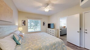 Iron/ironing board, free WiFi, bed sheets - Beautiful 2-Bedroom Condo in Barrington Park (Hilton Head Island)