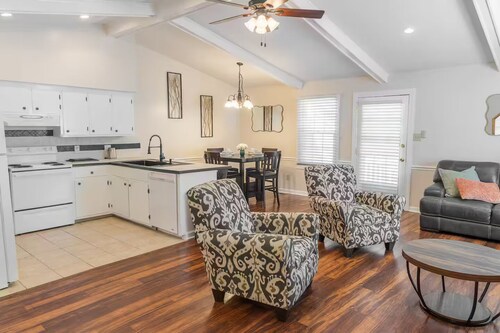 Modern Family Living – Near Food, I-85 & Hospital