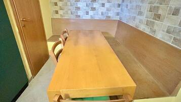 House, 2 Bedrooms, Mountain View | Living area