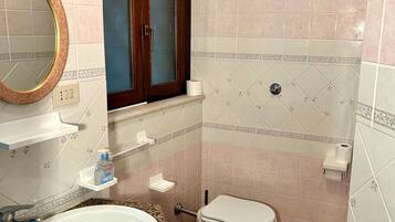 House, 2 Bedrooms, Mountain View | Bathroom