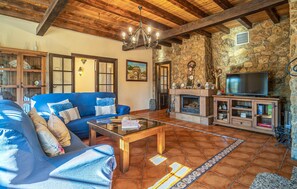 Smart TV, fireplace - Amazing home in Arriate (Arriate)