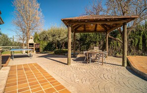 Outdoor dining - Amazing home in Arriate (Arriate)