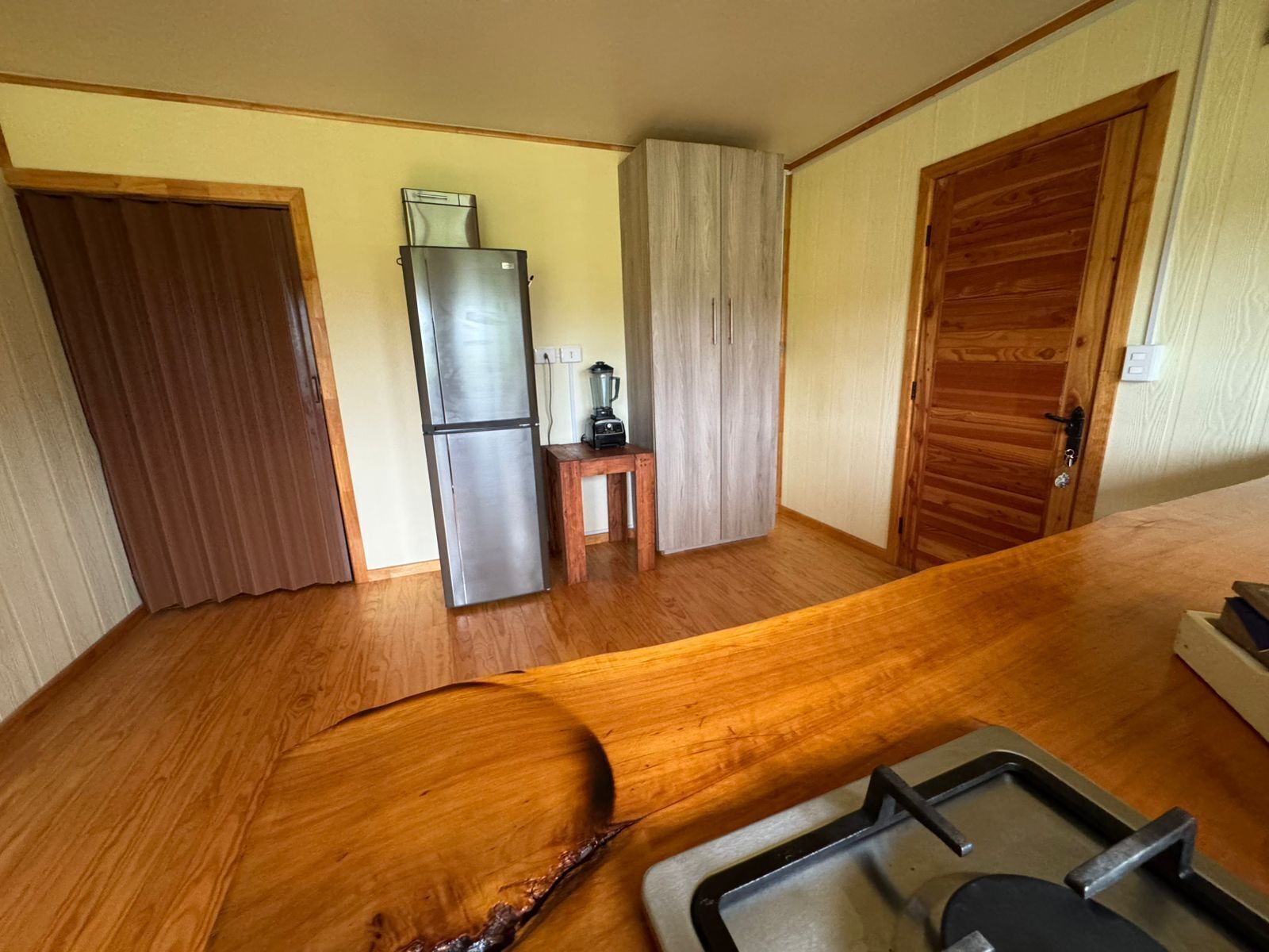 Traditionellt hus - lanai - utsikt mot bergen | Eget kök