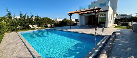 Vila família, vista para a piscina | Piscina particular