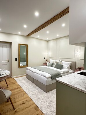 Desk, WiFi, bed sheets - Apartment 'Fewo Sand 10 - Klein' with Shared Terrace, Garden, and Wi-Fi (Bamberg)