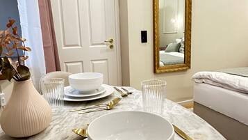 Desk, WiFi, bed sheets