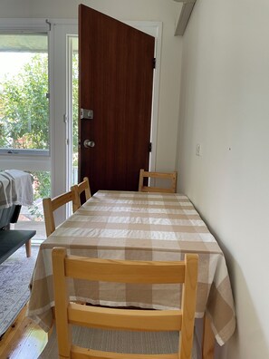 Dining - Marsfield-BlackQueen-MacUni-MacCentre-Bus (Marsfield)