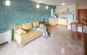 TV - Nice apartment in Stara Novalja with heated swimming pool (Stara Novalja)