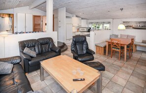 Smart TV, fireplace - Stunning home in Vejers Strand with WiFi (Vejers Strand)