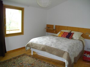 Iron/ironing board, WiFi, bed sheets - Warm, quiet house, ideal for hiking to the high plateaux. (Job)