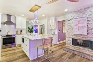 Fridge, microwave, oven, stovetop - Clearwater, Heated Pool, Pickleball, EV charger (Seminole)