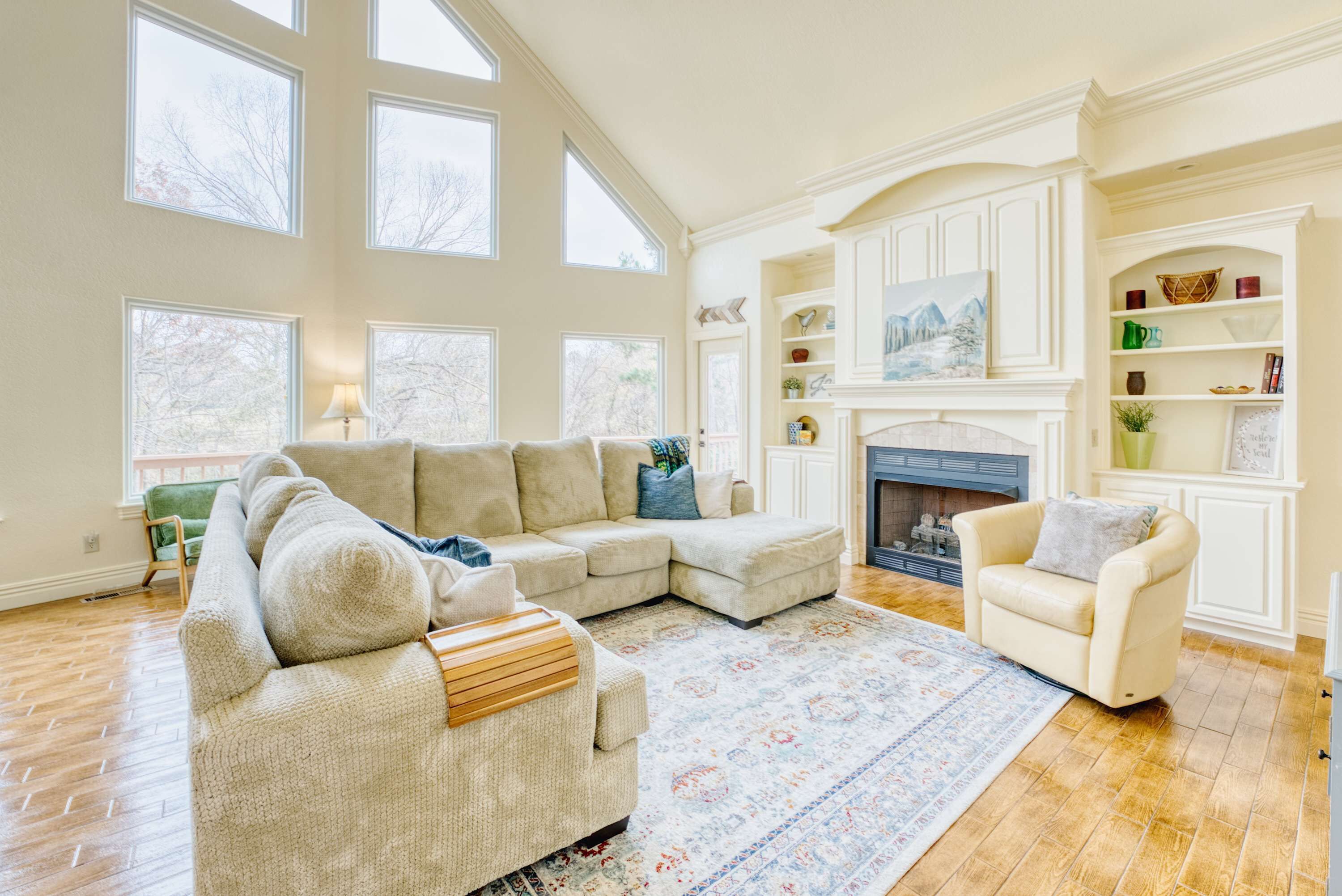 Televisor, llar de foc i oficines 