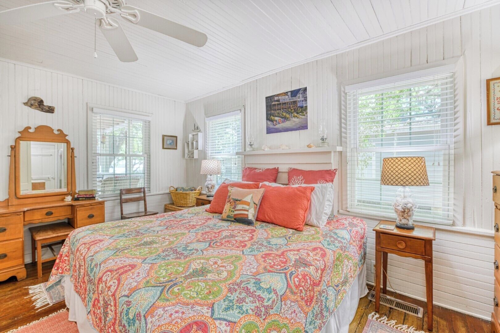 4 bedrooms, iron/ironing board, free WiFi, bed sheets