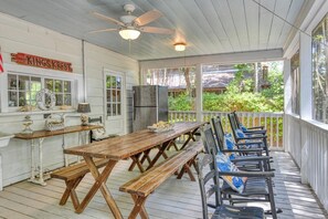 Outdoor dining - 4 Bedroom 2 Bath Inlet Front Home with Deep Water Access (Murrells Inlet)