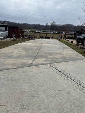 Property grounds - Luxury RV campground near Blue Ridge for outdoor adventures and winery tours! (Morganton)