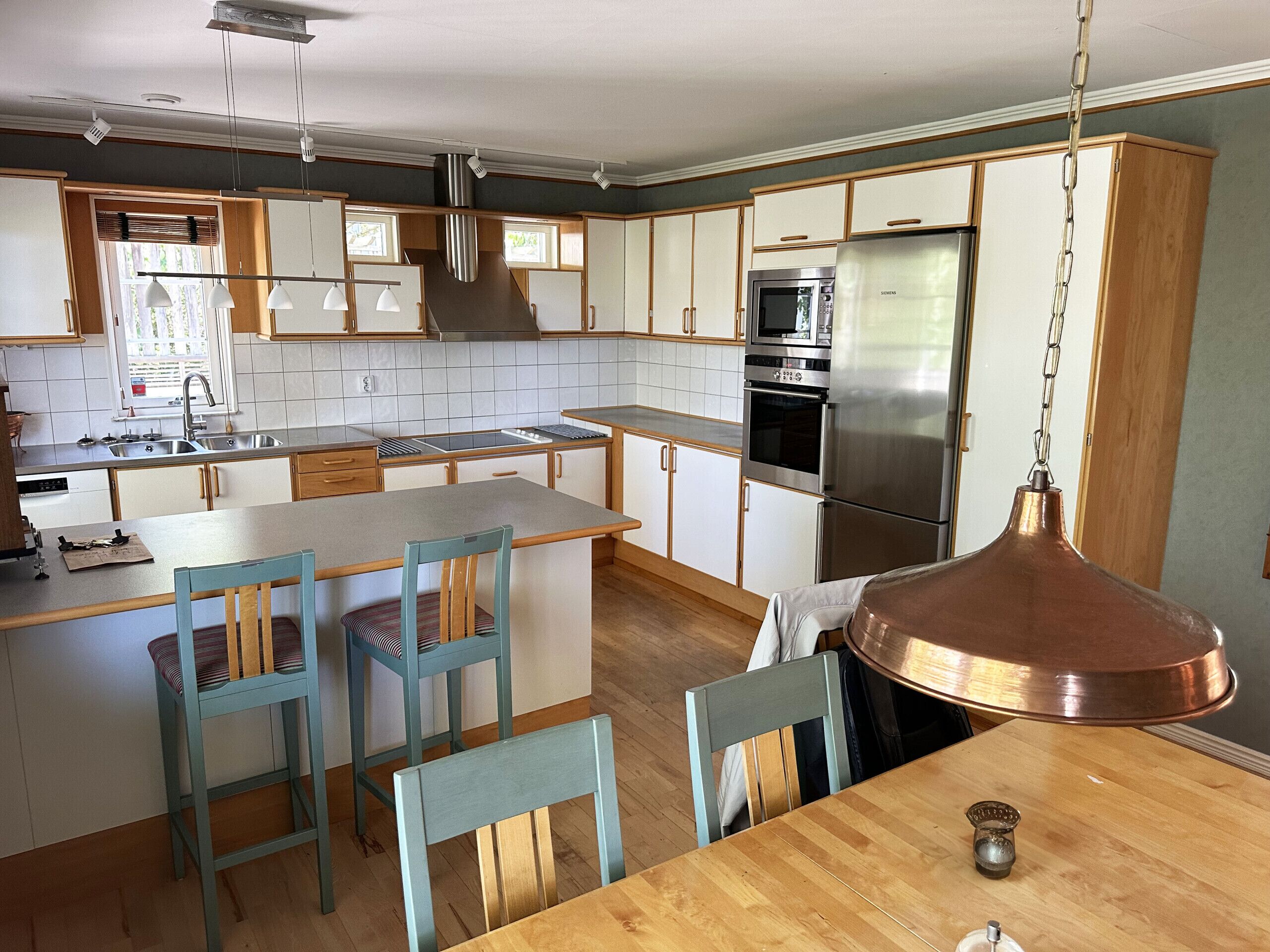 Kjøleskap, mikrobølgeovn, ovn og oppvaskmaskin