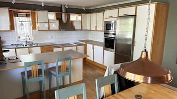 Refrigerador, microondas, horno y lavavajillas