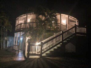 Exterior - Suite 1 | Queen Deluxe Double (Southside)