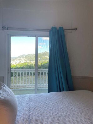 Iron/ironing board, travel crib, bed sheets - Suite 1 | Queen Deluxe Double (Southside)