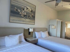 Strygejern/strygebræt, weekendseng, sengetøj