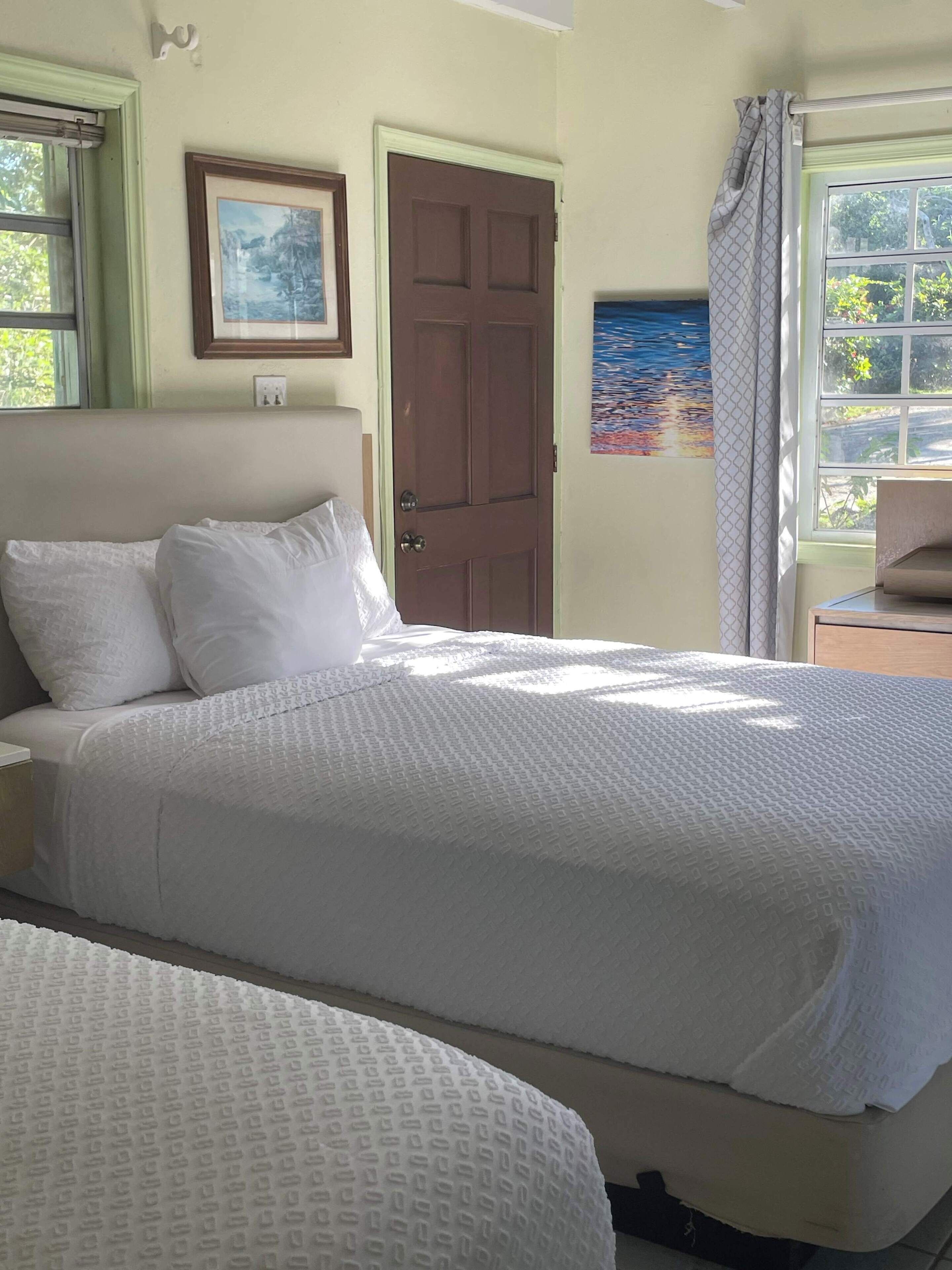 Strykejern/-brett, reiseseng for barn og sengetøy