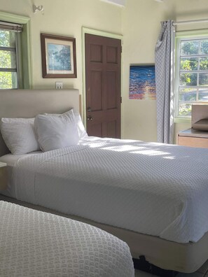 Strykejern/-brett, reiseseng for barn og sengetøy