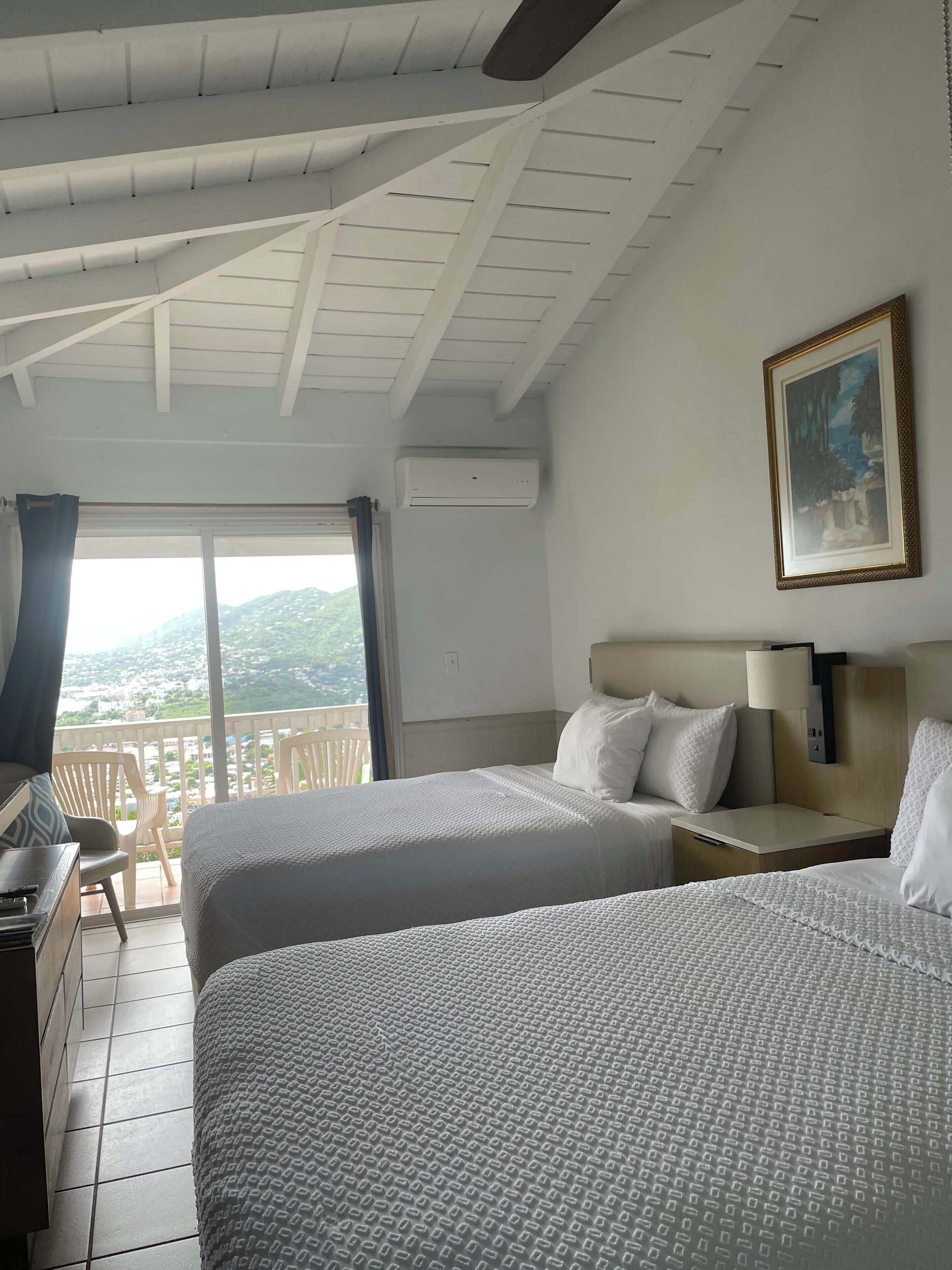 Strykejern/-brett, reiseseng for barn og sengetøy