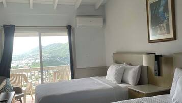 Strykejern/-brett, reiseseng for barn og sengetøy