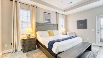 Desk, iron/ironing board, WiFi, bed sheets