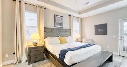 Modern 4BR Retreat with Fire Pit, Near Trails