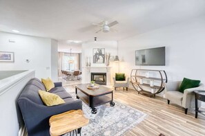 电视、壁炉、办公室