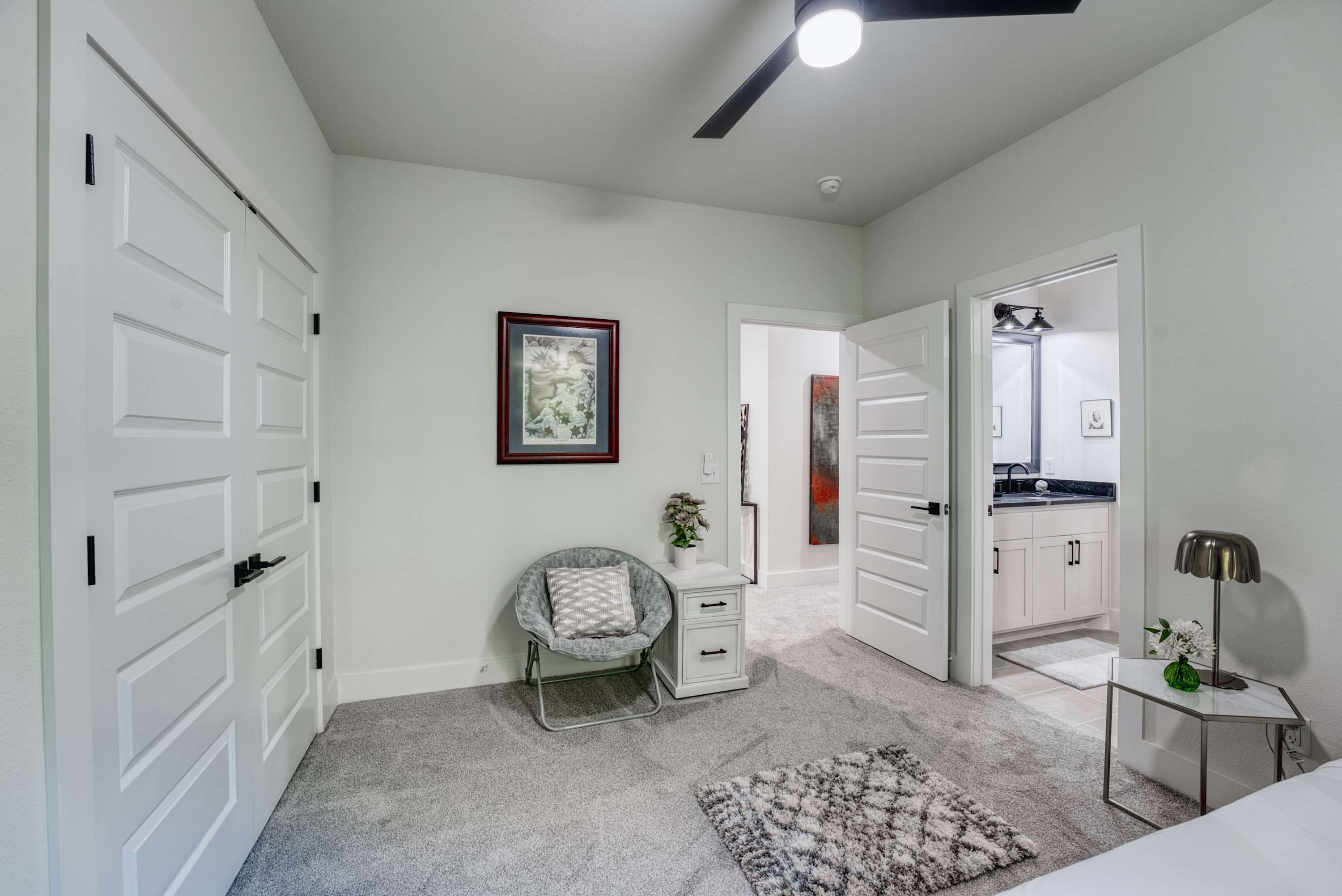 5 quartos, ferros/tábuas de passar roupa, Wi-Fi, roupa de cama