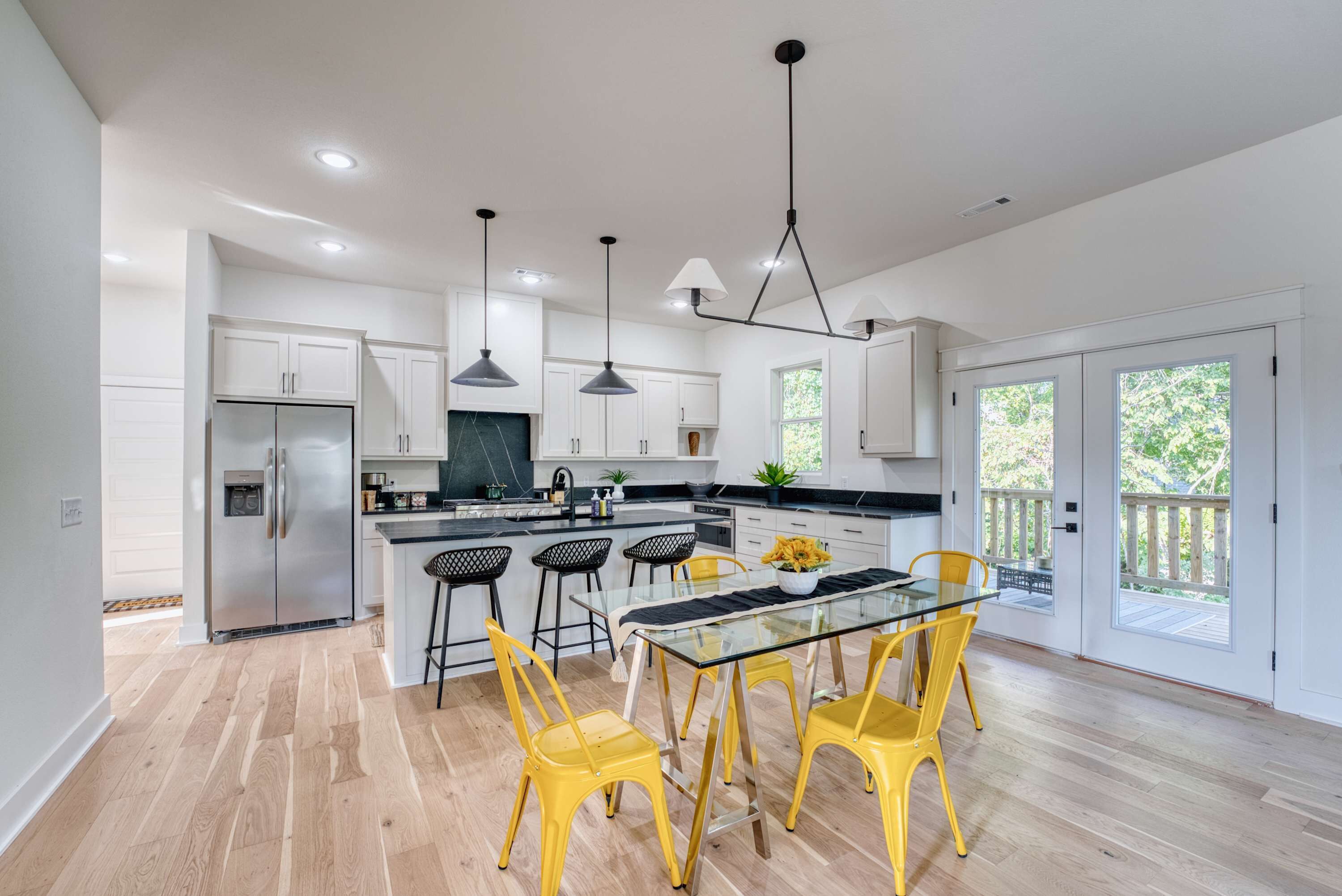 Geladeira, micro-ondas, fogão, cooktop