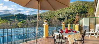 ‘Acacia’ Apartment with Sea View, Wi-Fi and Air Conditioning