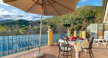 ‘Acacia’ Apartment with Sea View, Wi-Fi and Air Conditioning