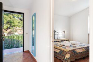 Iron/ironing board, WiFi, bed sheets - ‘Acacia’ Apartment with Sea View, Wi-Fi and Air Conditioning (Ceriale)