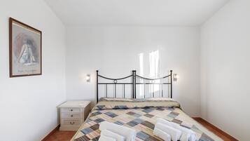 BĂŒgeleisen/BĂŒgelbrett, WLAN, BettwĂ€sche