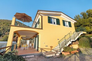 Exterior - 'Carrubo' Apartment with Sea View, Wi-Fi and Air Conditioning (Ceriale)