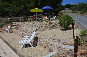 Property grounds - Apartment 'Ginepro' with Mountain View, Wi-Fi and Air Conditioning (Ceriale)