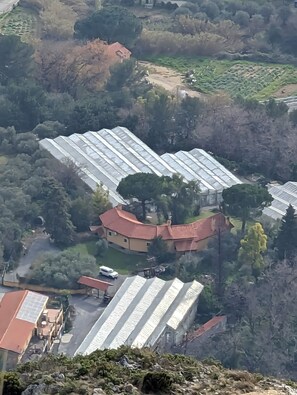 Aerial view - Apartment 'Ginepro' with Mountain View, Wi-Fi and Air Conditioning (Ceriale)