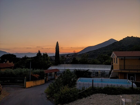 Pool - Apartment 'Ginestra' with Mountain View, Wi-Fi and Air Conditioning (Ceriale)