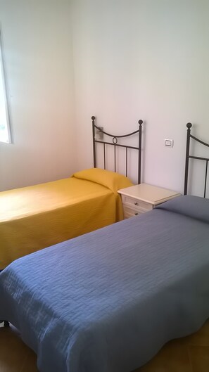 Iron/ironing board, WiFi, bed sheets - Apartment 'Ginestra' with Mountain View, Wi-Fi and Air Conditioning (Ceriale)