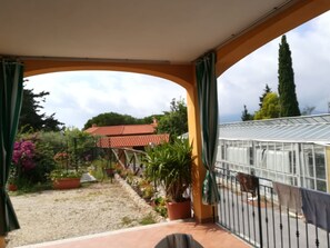 Terrace/patio - Apartment 'Ginestra' with Mountain View, Wi-Fi and Air Conditioning (Ceriale)